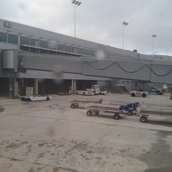 4/29/2013 tarihinde Mike M.ziyaretçi tarafından Birmingham-Shuttlesworth International Airport (BHM)'de çekilen fotoğraf