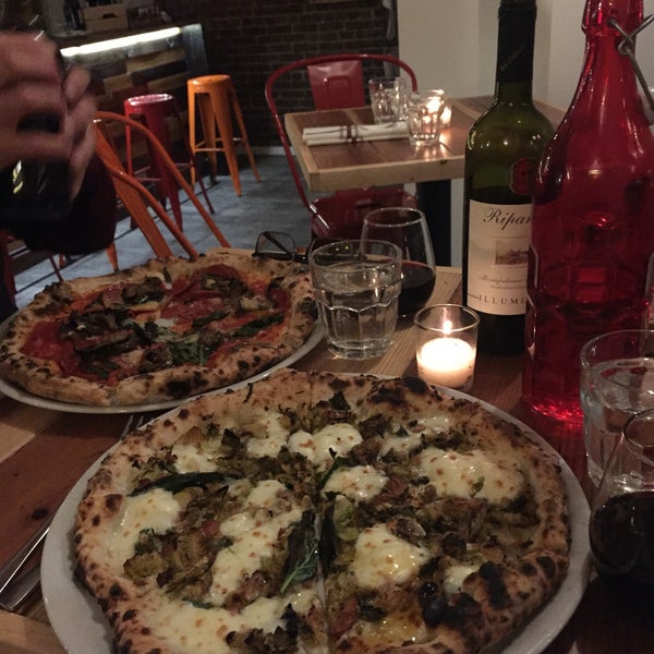 12/18/2016 tarihinde Michelle S.ziyaretçi tarafından Sottocasa Pizzeria'de çekilen fotoğraf