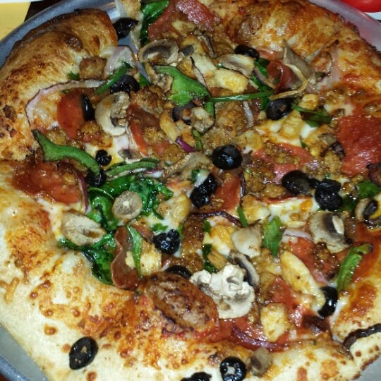 รูปภาพถ่ายที่ Top It Pizza โดย Orianna C. เมื่อ 1/11/2014