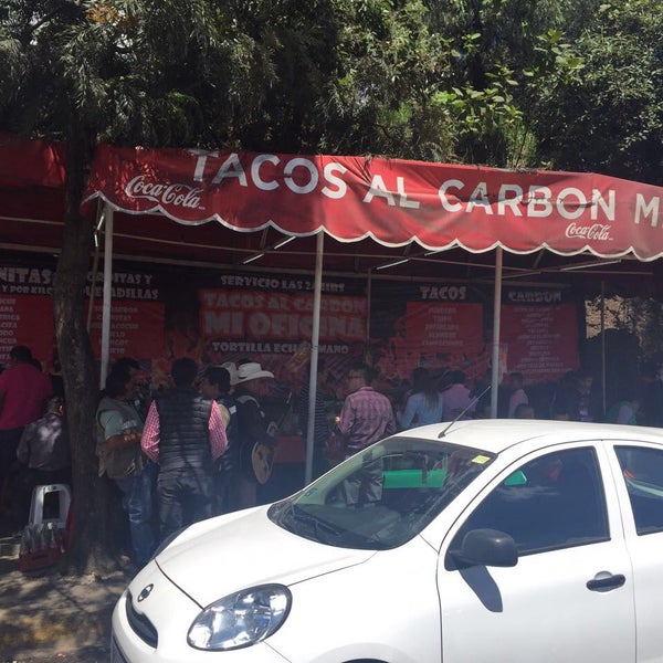 รูปภาพถ่ายที่ Tacos al Carbón &quot;Mi Oficina&quot; โดย Tacos al Carbón &quot;Mi Oficina&quot; เมื่อ 12/11/2017