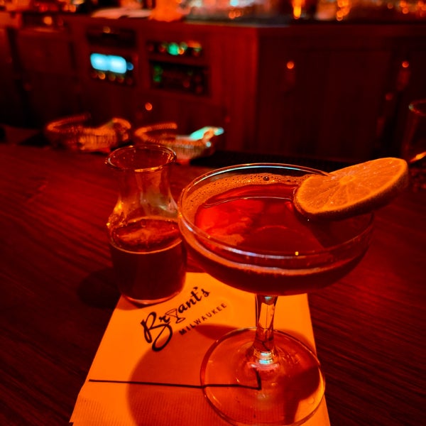 Foto tomada en Bryant&#39;s Cocktail Lounge  por Timothy A. el 2/10/2023