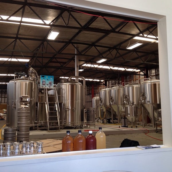 Foto diambil di Scotts Brewing Co. oleh Joleen L. pada 12/24/2013