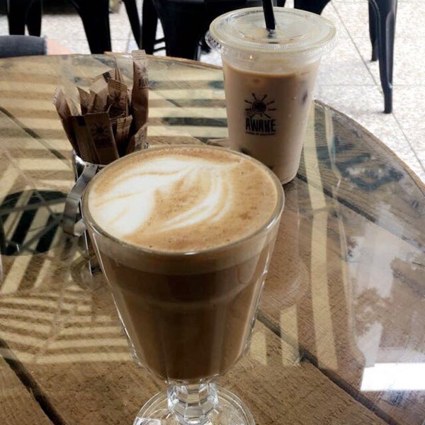 Foto tirada no(a) Awake Coffee &amp; Espresso por Fulya D. em 6/8/2017