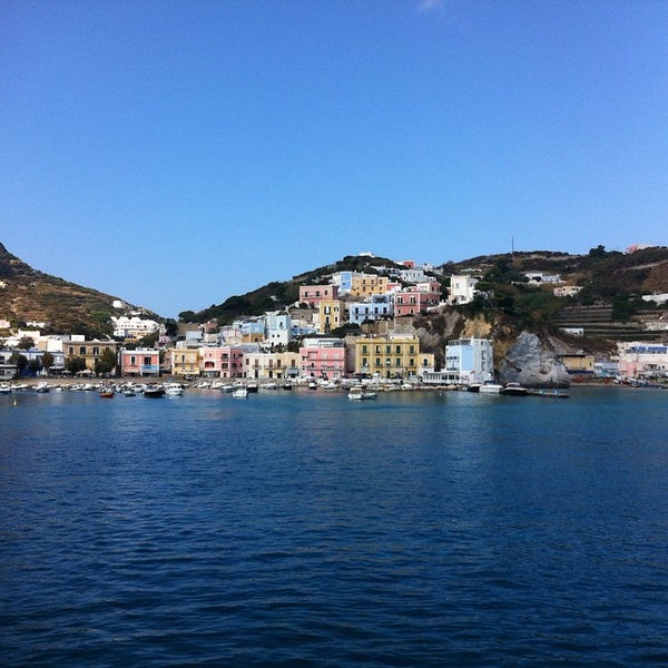 spiaggia-di-giancos-isola-di-ponza-ponza-lazio