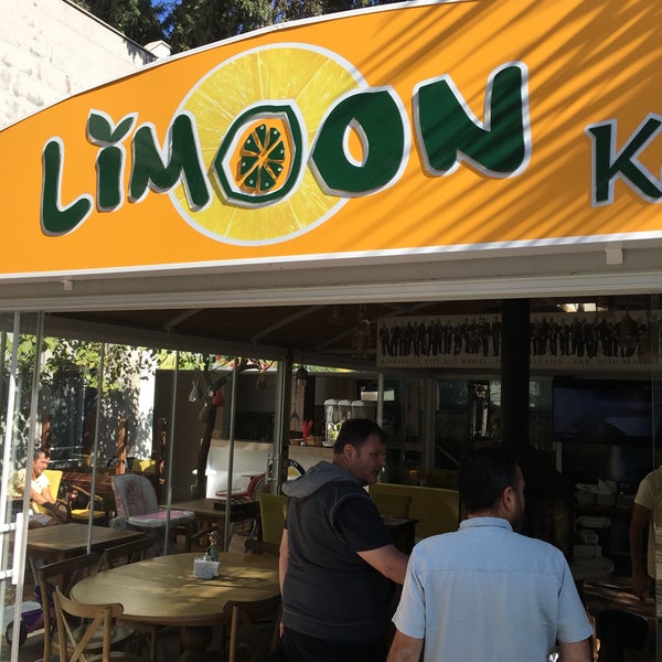 Foto tirada no(a) Limoon Café &amp; Restaurant por ZA em 10/30/2016