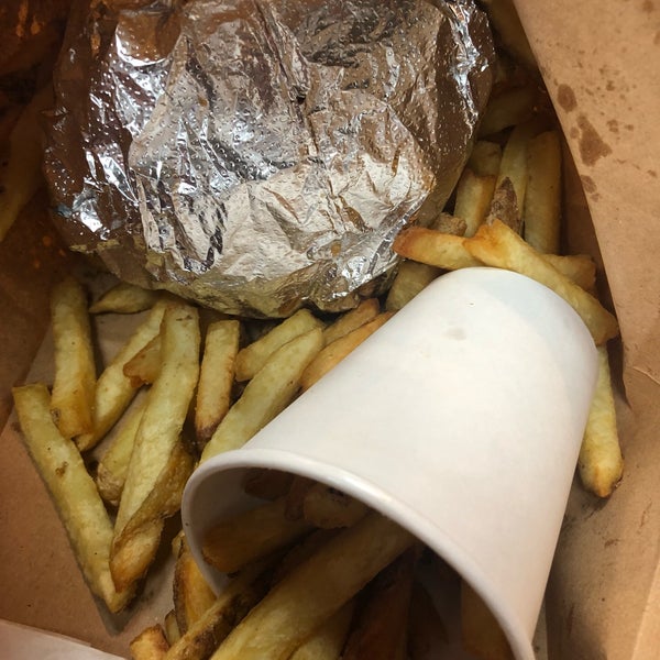 Photo taken at Five Guys by Raywin K. on 1/2/2019