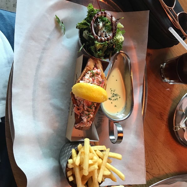 Photo taken at Burger &amp; Lobster by mohammed.H on 1/23/2020