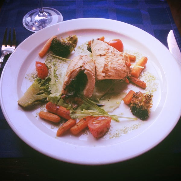รูปภาพถ่ายที่ Найдорожча ресторація Галичини โดย hinote เมื่อ 4/28/2013