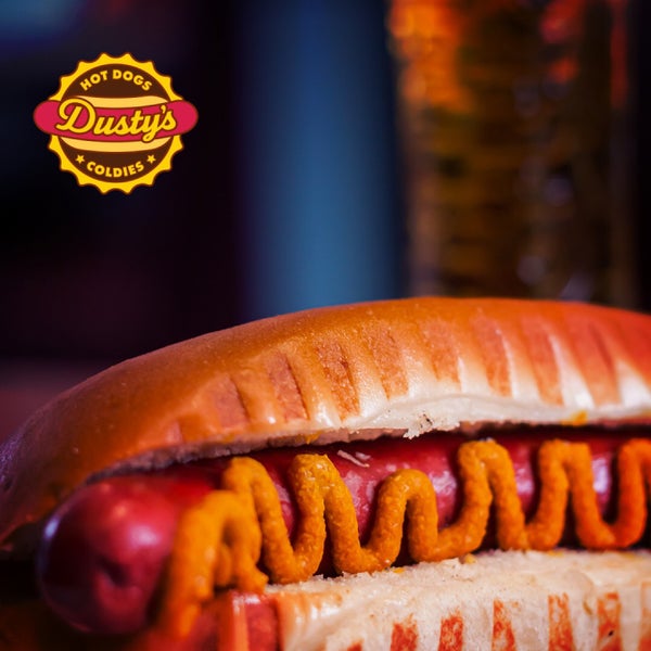 2/8/2020 tarihinde Ustuner U.ziyaretçi tarafından Dusty’s Hot Dogs &amp; Coldies'de çekilen fotoğraf