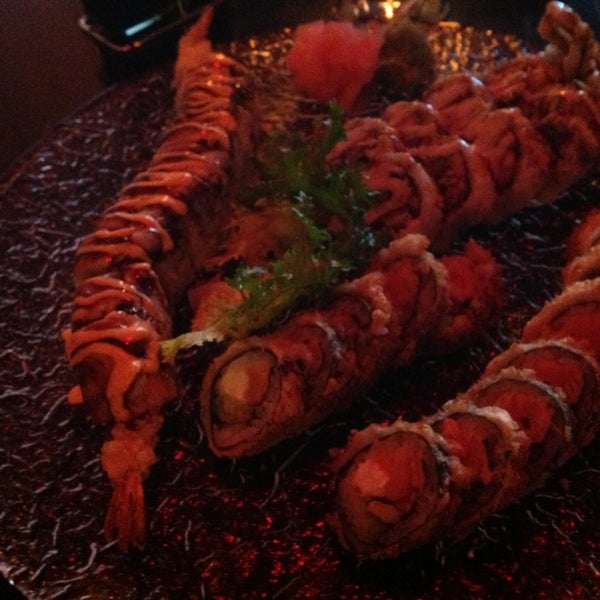 Photo taken at Shinto Japanese Steakhouse &amp; Sushi Lounge by Carl R. on 1/28/2013