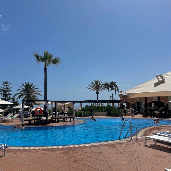 Foto diambil di Marriott&#39;s Marbella Beach Resort oleh Mohanad H. pada 6/13/2022