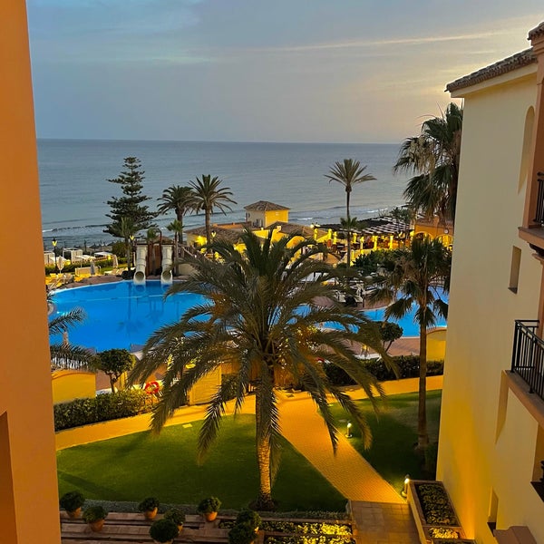 Foto diambil di Marriott&#39;s Marbella Beach Resort oleh Mohanad H. pada 6/10/2022