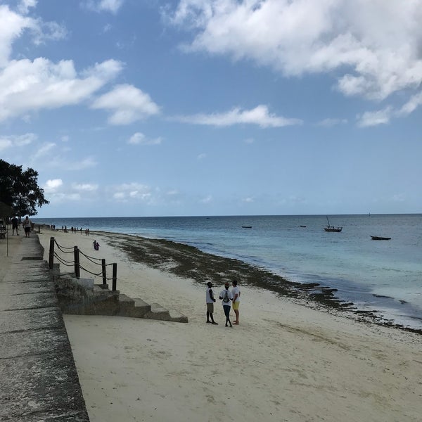 Great private beach with sunset/sunrise view. Rooms are at basic level considering Hilton Double Tree quality standard globally, high price for room and room related services. Good breakfast buffet.