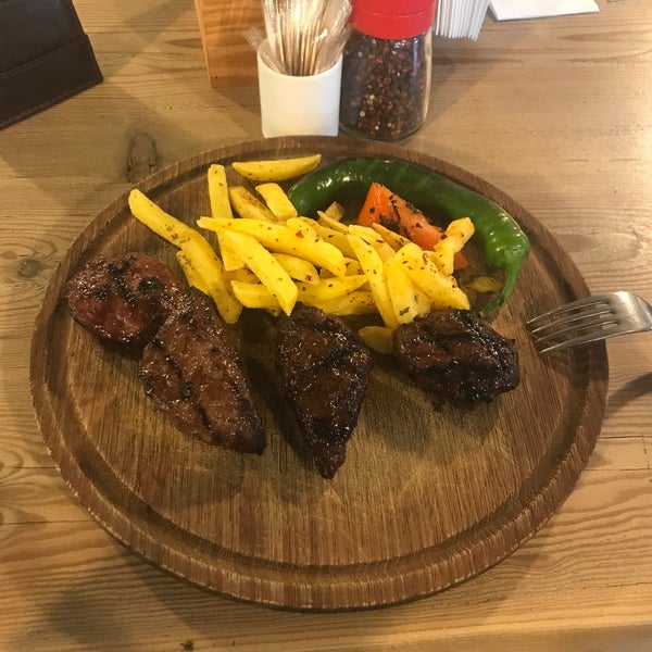 Снимок сделан в Ora&#39; Steak &amp; Burgers пользователем Mehmet S. 1/25/2019