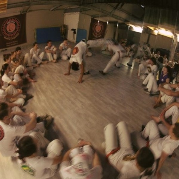 รูปภาพถ่ายที่ Capoeira sem fronteira โดย Andorinha C. เมื่อ 7/19/2014