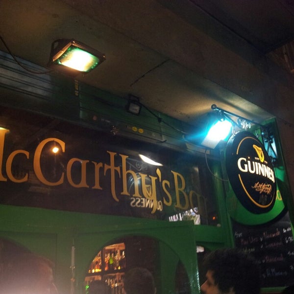 Foto tirada no(a) McCarthy&#39;s Bar por Alejandro R. em 3/3/2013
