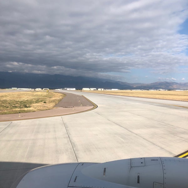 รูปภาพถ่ายที่ Colorado Springs Airport โดย Steve P. เมื่อ 10/2/2021