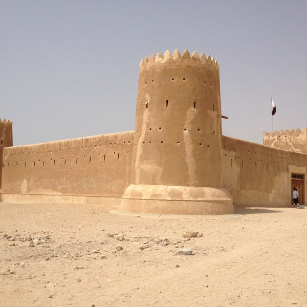 Photo taken at Al Zubarah Fort and Archaeological Site by Syamsul Q. on 5/10/2013