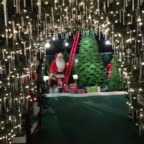 Photos at Robert's Christmas Wonderland 11 tips Robert's Christmas Wonderland