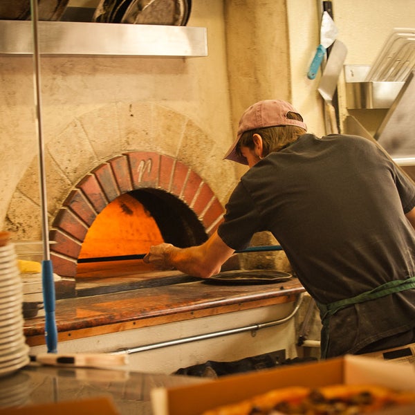 Foto diambil di Pizzeria Rustica oleh Pizzeria Rustica pada 6/3/2014