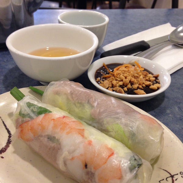 Foto scattata a New Dong Khanh Restaurant da Bryan il 10/16/2015
