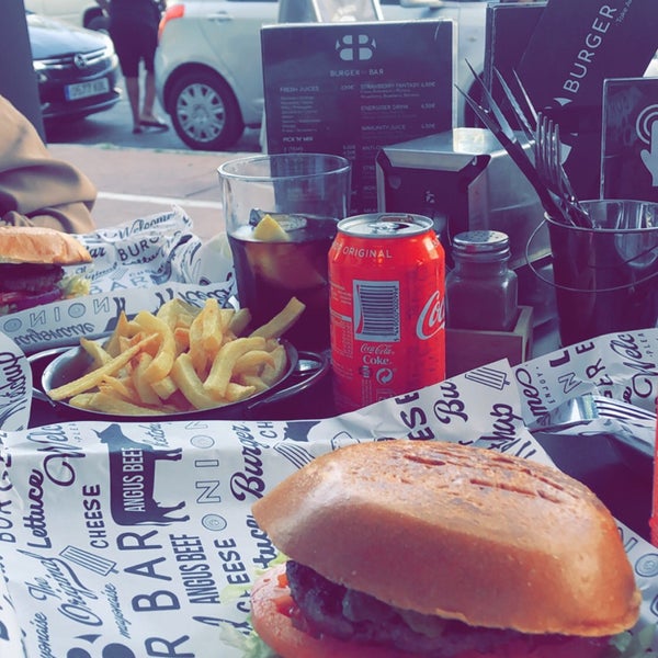 รูปภาพถ่ายที่ Burger Bar โดย Rakan Alyabis เมื่อ 7/11/2019