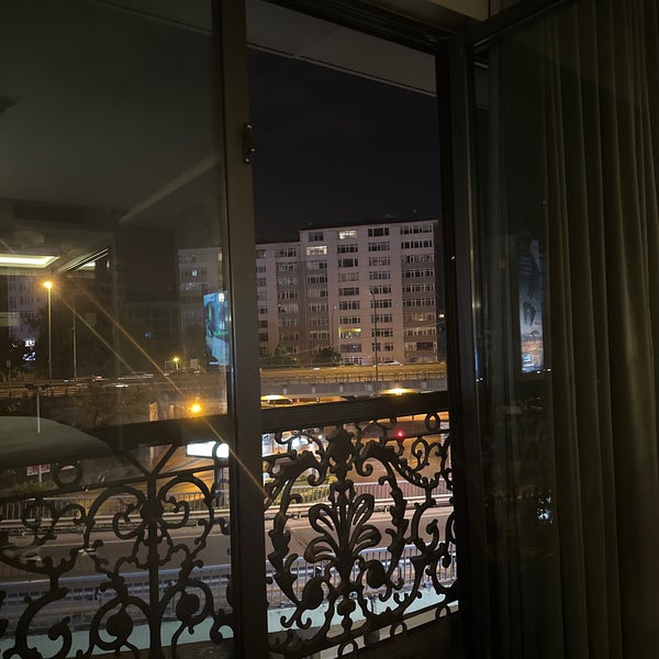 Foto diambil di DoubleTree by Hilton Istanbul Esentepe oleh Furkan pada 6/16/2023