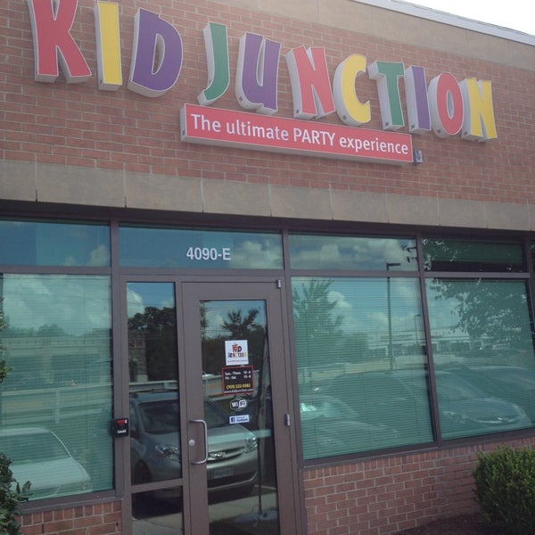 Children's party cafe closed by health dept in Chantilly, Va. See @wusa9 Violations: no one certified in food safety and no thermometers for monitoring safe food temps. Passes reinspection, reopens.