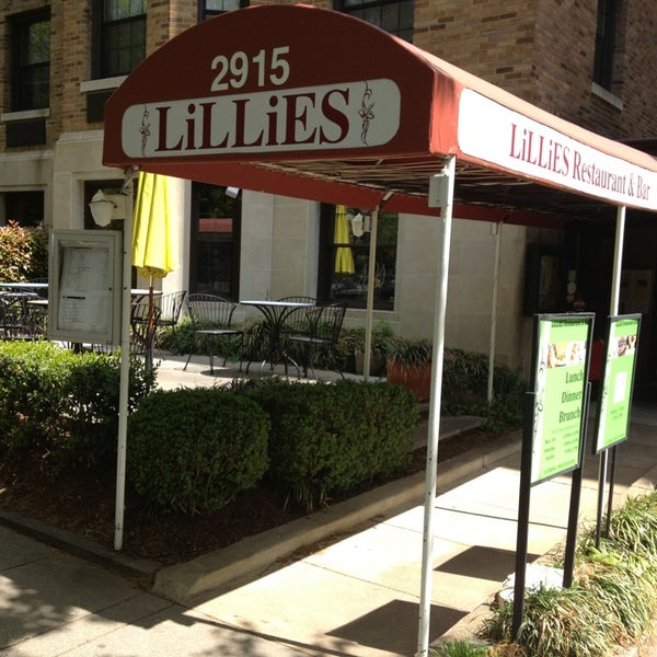 4/26/2013 tarihinde Russ P.ziyaretçi tarafından LiLLiES Restaurant &amp; Bar'de çekilen fotoğraf