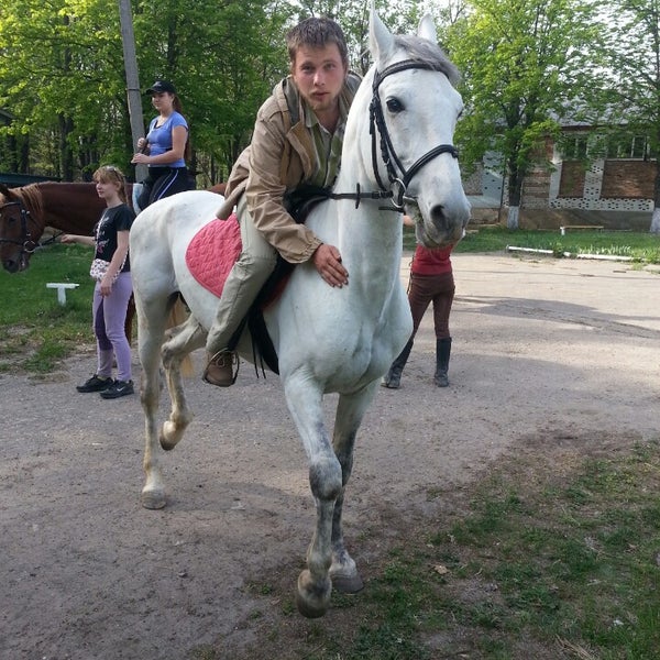 Foto diambil di Конный клуб &quot;Lucky Horse&quot; oleh Богдан М. pada 4/28/2013