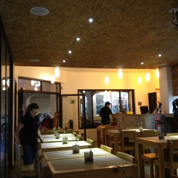 Foto tomada en Rioni pizzería napolitana  por Ivano M. el 3/24/2013