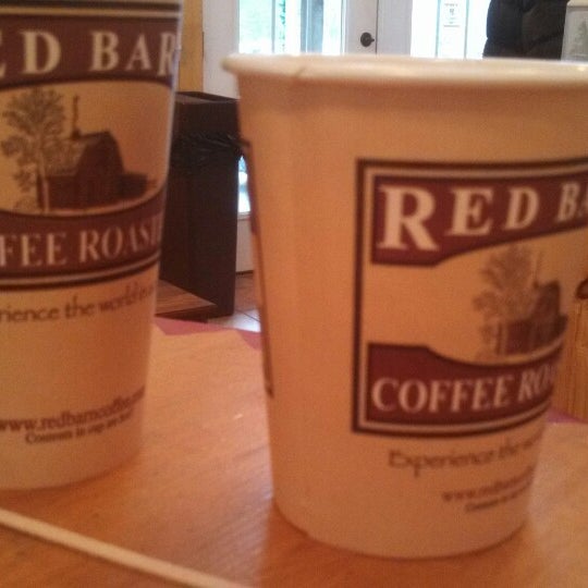 12/13/2013에 Jeffrey D.님이 Red Barn Coffee At Angel&#39;s Cafe에서 찍은 사진