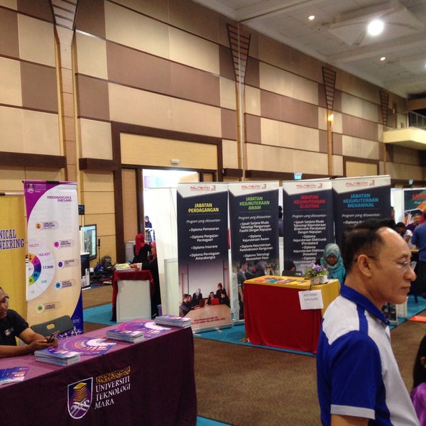 รูปภาพถ่ายที่ Shah Alam Convention Centre (SACC) โดย Fizi S. เมื่อ 11/11/2018