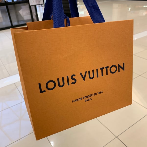 Louis Vuitton - 33 visitors