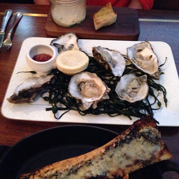 Foto diambil di Brookwood Restaurant oleh Jackie S. pada 4/30/2014