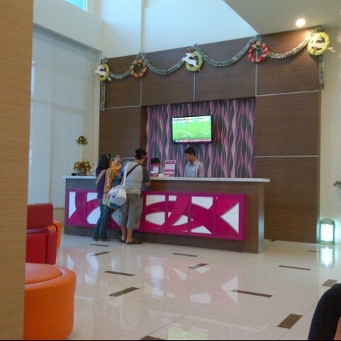 Photo taken at favehotel Solo Baru by bustanul a. on 12/9/2012