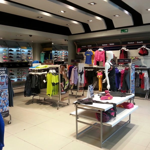 tienda reebok mall plaza vespucio