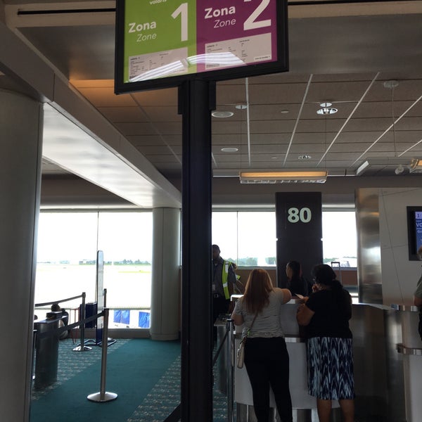 Volaris Checkin Mostrador de boletos de aeropuerto en Orlando