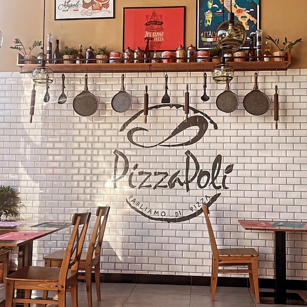 Foto tirada no(a) Pizzapoli por 🤗 em 12/10/2022