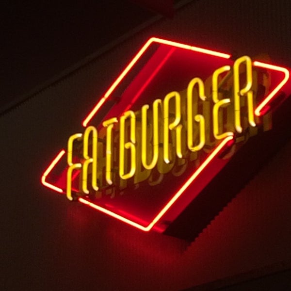 Foto scattata a Fatburger da Elliott L. il 11/6/2014