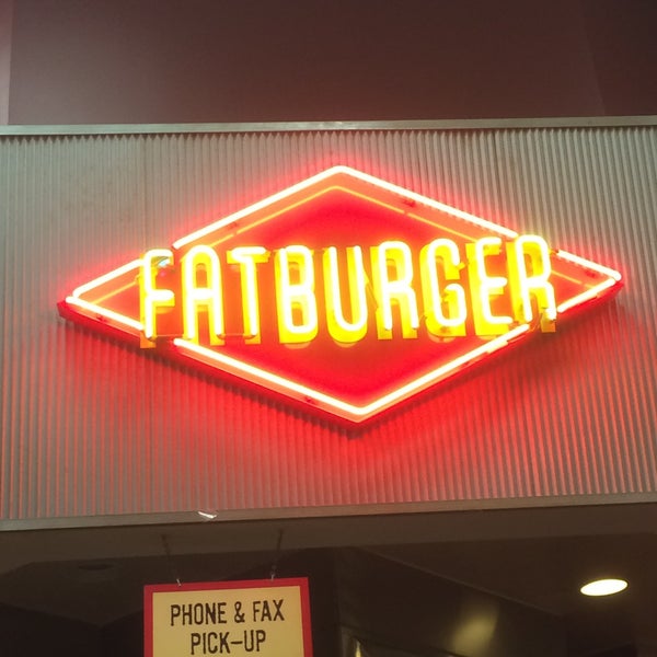 Foto scattata a Fatburger da Elliott L. il 2/19/2015