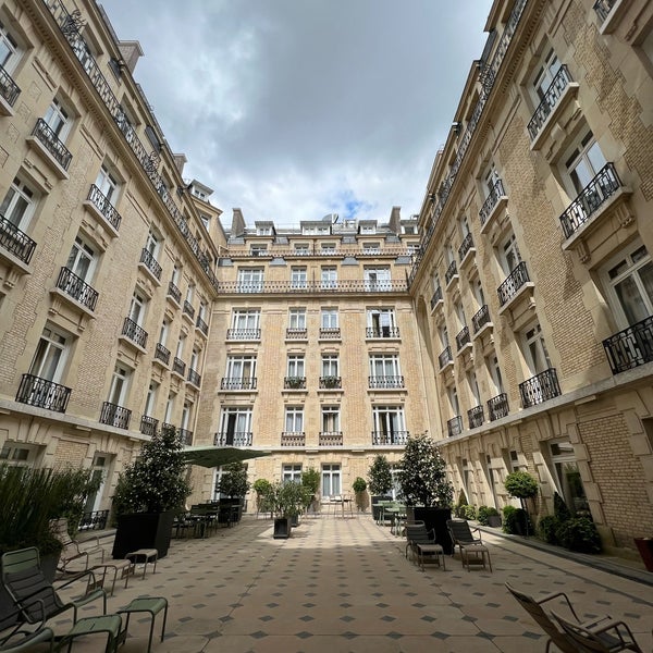 Photo taken at Fraser Suites Le Claridge Champs-Élysées by . .. on 5/5/2022