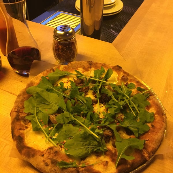 3/27/2016 tarihinde Syrtash G.ziyaretçi tarafından Harry&#39;s Pizzeria'de çekilen fotoğraf