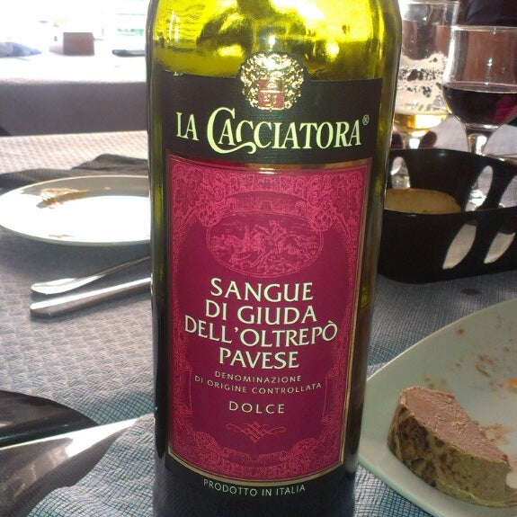 PuntoFuerte de la pizzeria Estrada, un trato estupendo y este vino, hoy hemos hecho un buen descubrimiento ;)