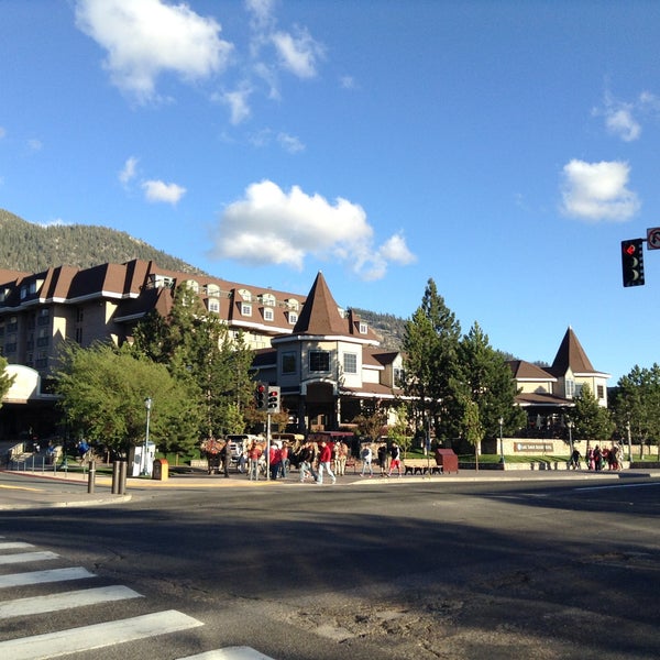 Foto tirada no(a) Lake Tahoe Resort Hotel por Danielle P. em 5/28/2013