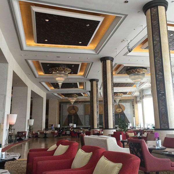Photo taken at Shangri-La Hotel, Bangkok by Aldwin S. on 1/25/2015