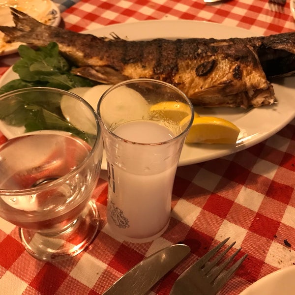 Photo taken at Assos Yıldız Balık Restaurant by Abdullah çöllü on 10/21/2017