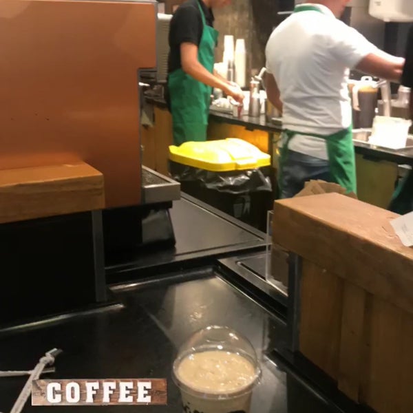 รูปภาพถ่ายที่ Starbucks โดย MT .. เมื่อ 8/10/2019