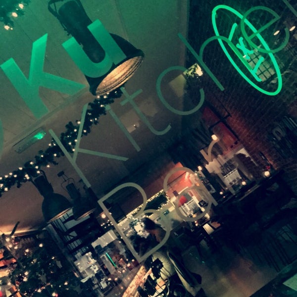 Foto tirada no(a) Ku Kitchen &amp; Bar por Norah B. em 12/16/2017