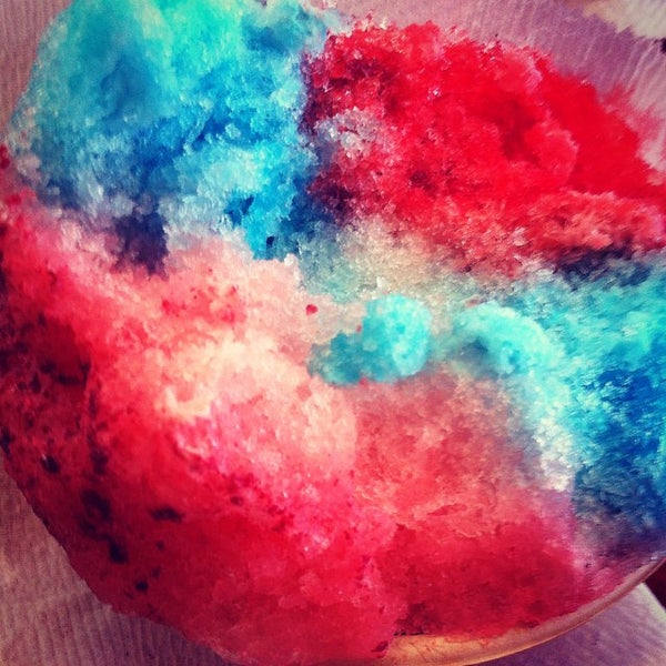 Photo taken at Local Boys Shave Ice by Nicolas D. on 8/28/2014